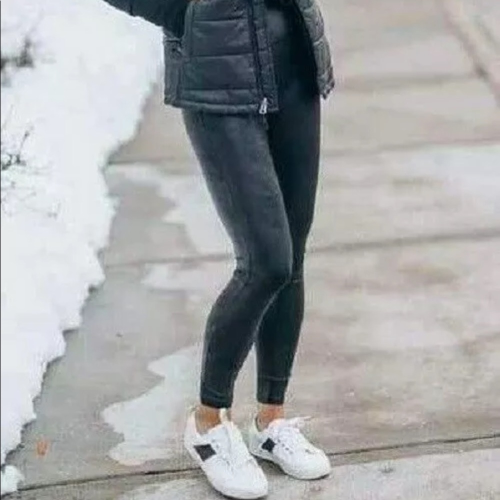 Aerie Crackle and Shine Faux leggings 🤩